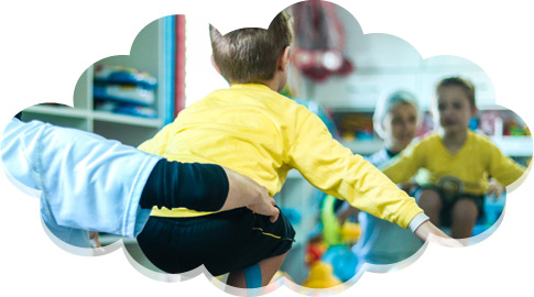 Criança em atividade de Fisioterapia infantil